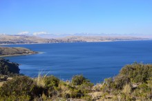 Al lado del Lago Titicaca